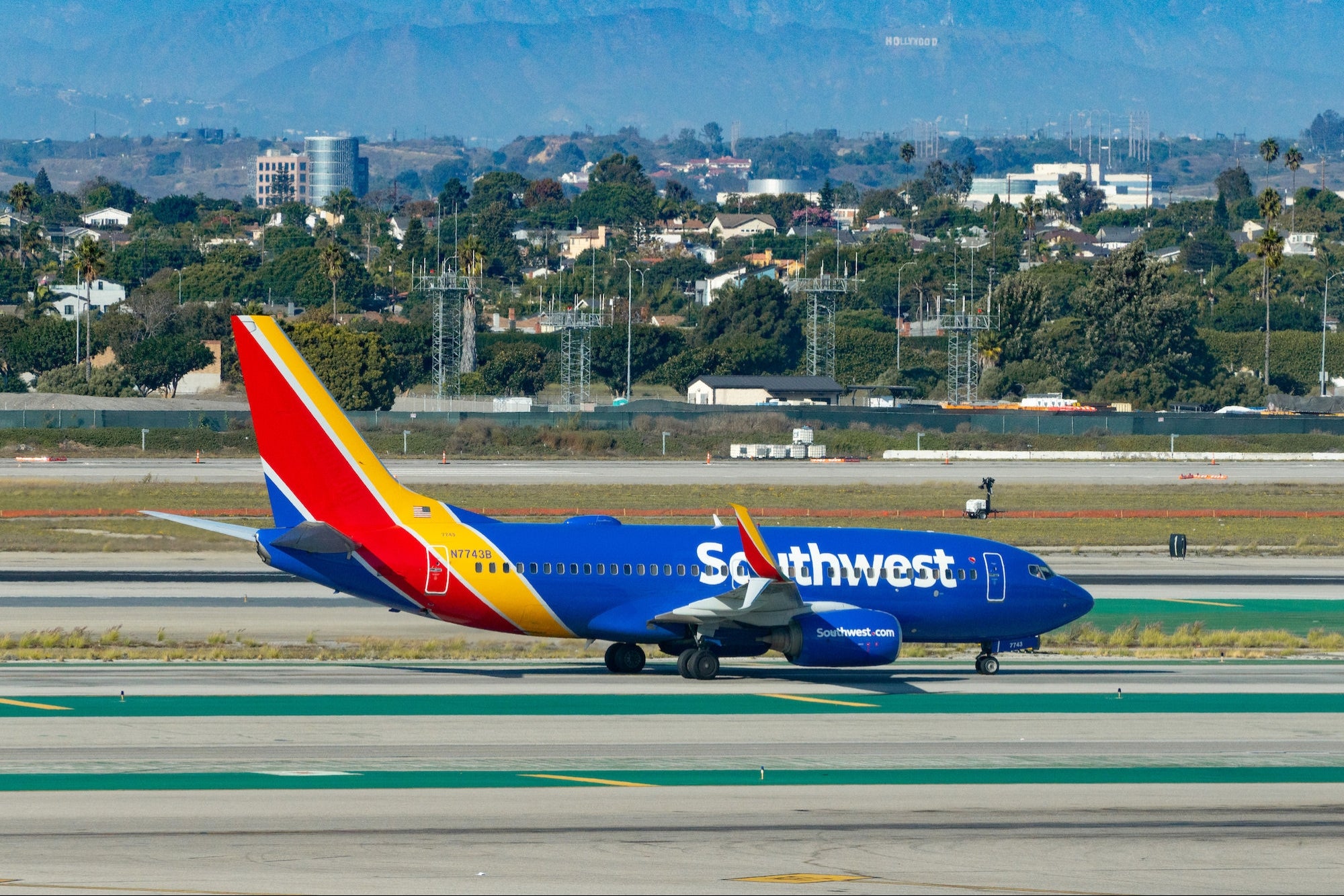 Man Opens Emergency Exit on Southwest Airlines Plane: Video